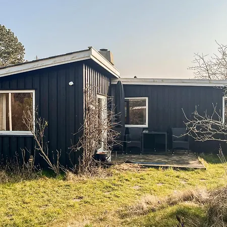 4 Bedroom Beautiful In Fårevejle