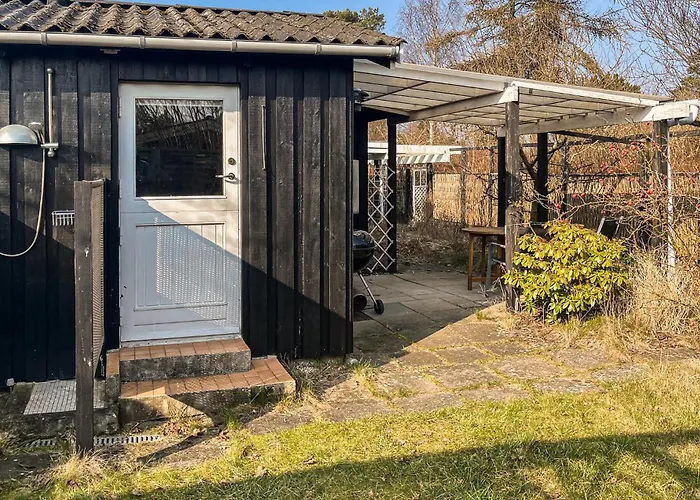 4 Bedroom Beautiful In Hébergement de vacances *