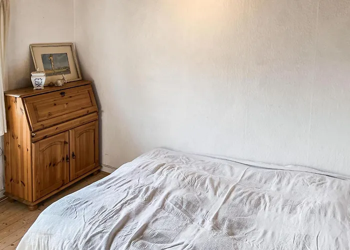 4 Bedroom Beautiful In Hébergement de vacances *